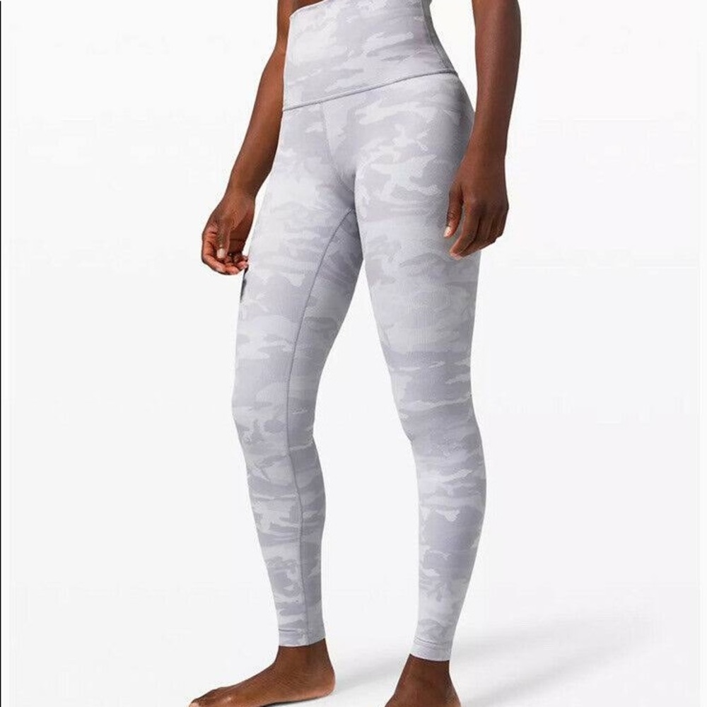 NWT wunder under super high rise tight.  Ribbed luxtreme 28” inseam Size 4